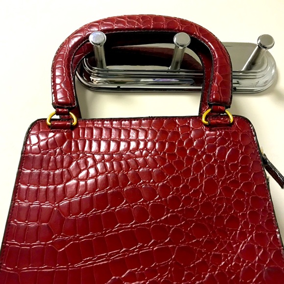 Gorgeous Brilliant Red Snake Skin Bag! - Picture 9 of 10